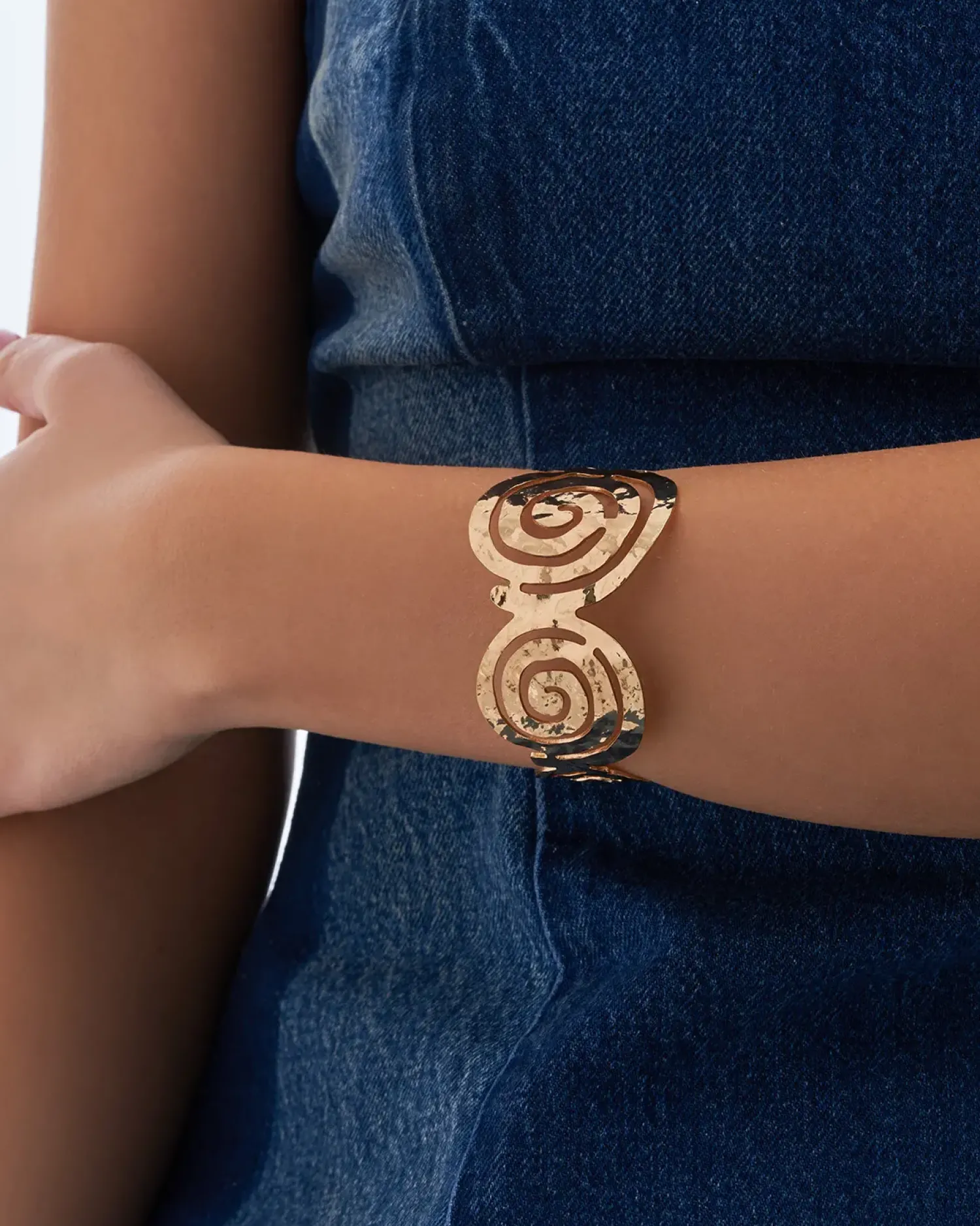 Bijou Brigitte Armbänder Gold|Boho-Schmuck>Armreif - Hammered Spiral gold