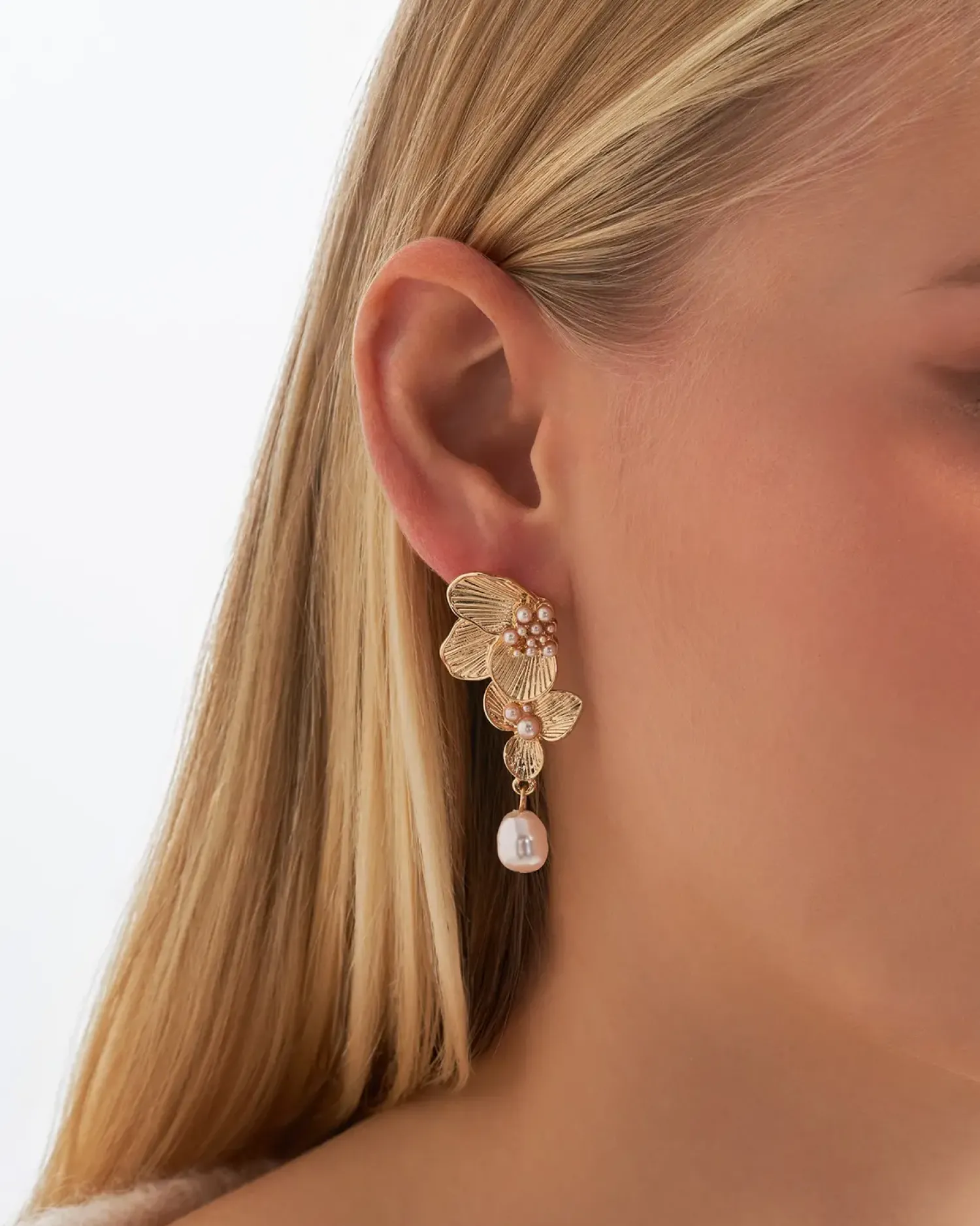 Bijou Brigitte Ohrringe Gold|Blumenschmuck>Ohrstecker - Rosy Blossom rosa, gold