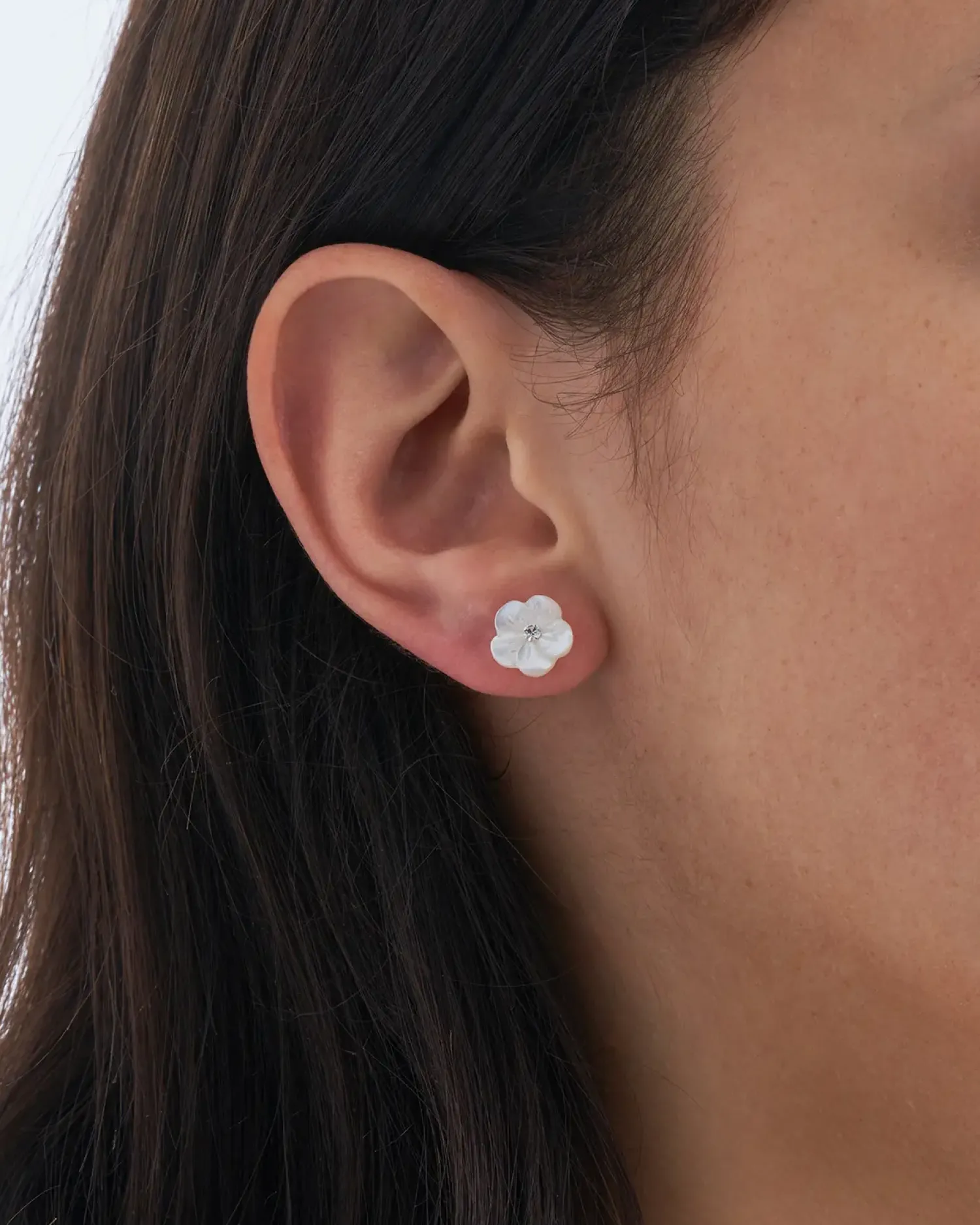Bijou Brigitte Blumenschmuck|Ohrstecker>Ohrstecker - Shell Flower weiß