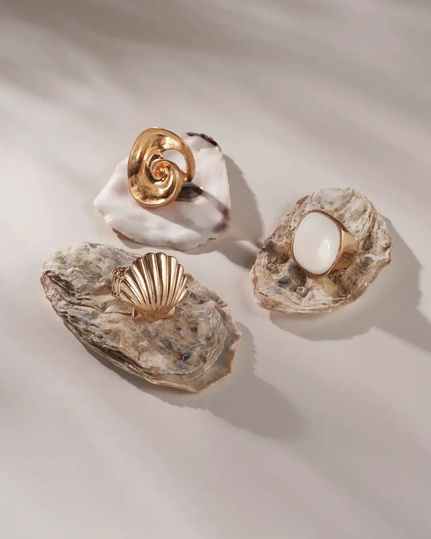 Bijou Brigitte Perlenschmuck|Statement-Ringe>Ring - White Statement gold, weiß